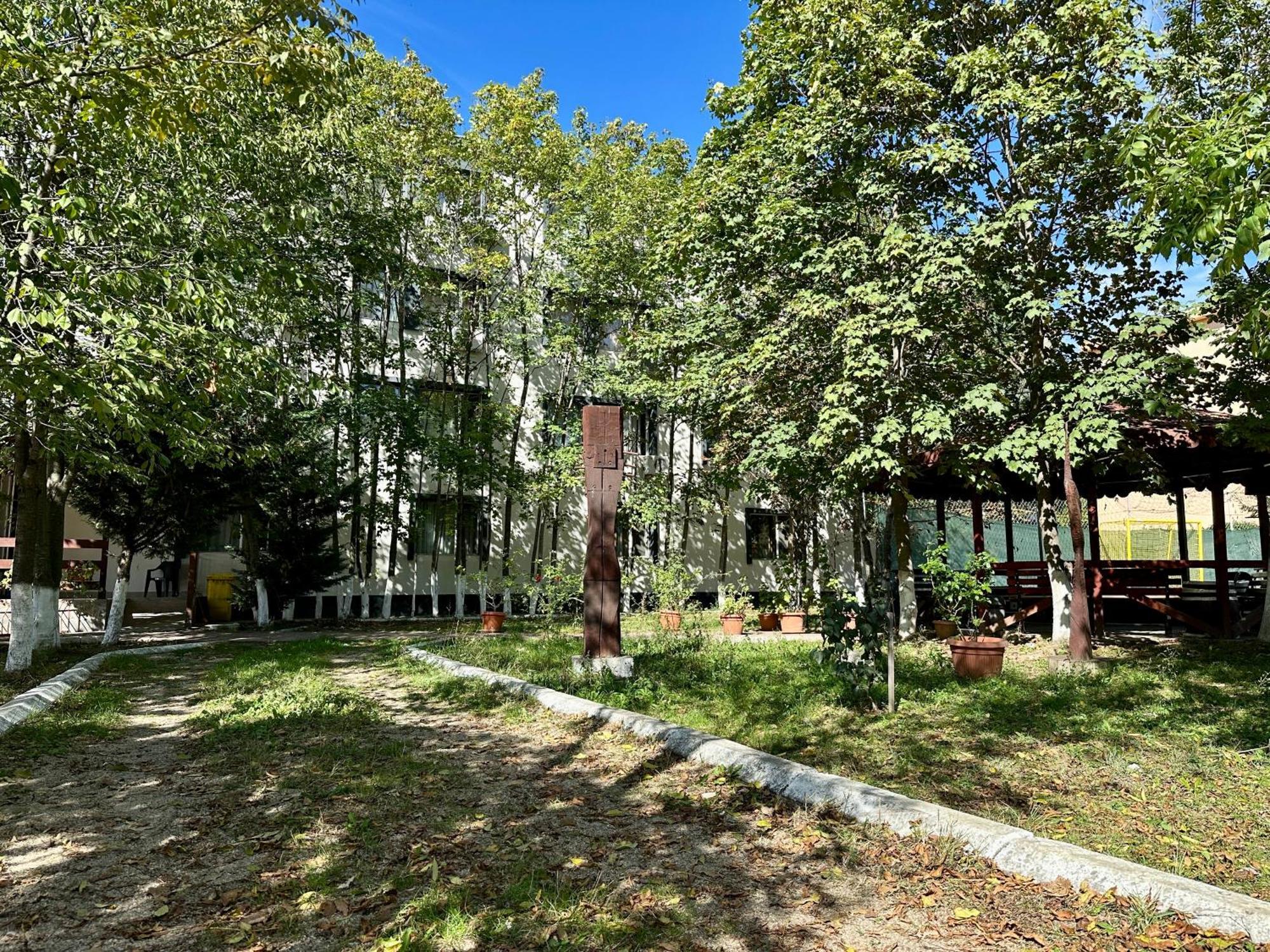 Plopeni Hostel Horia מראה חיצוני תמונה