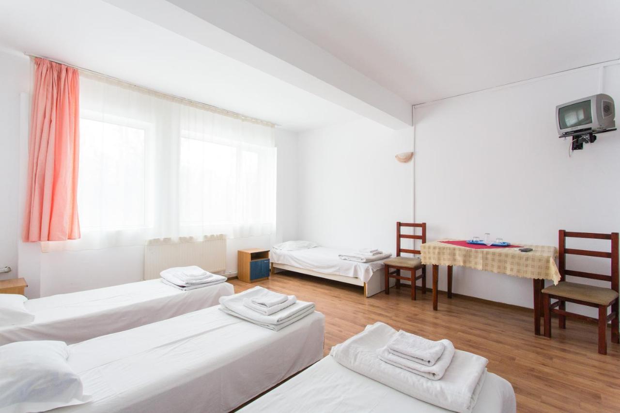 Plopeni Hostel Horia מראה חיצוני תמונה
