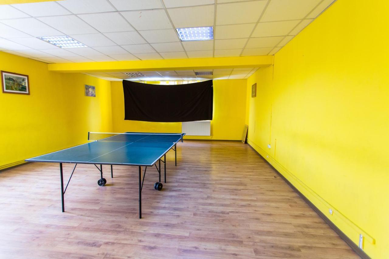 Plopeni Hostel Horia מראה חיצוני תמונה
