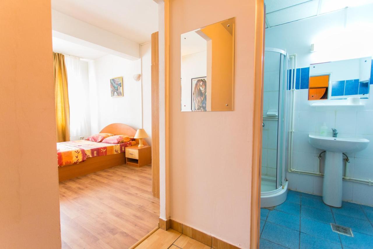 Plopeni Hostel Horia מראה חיצוני תמונה
