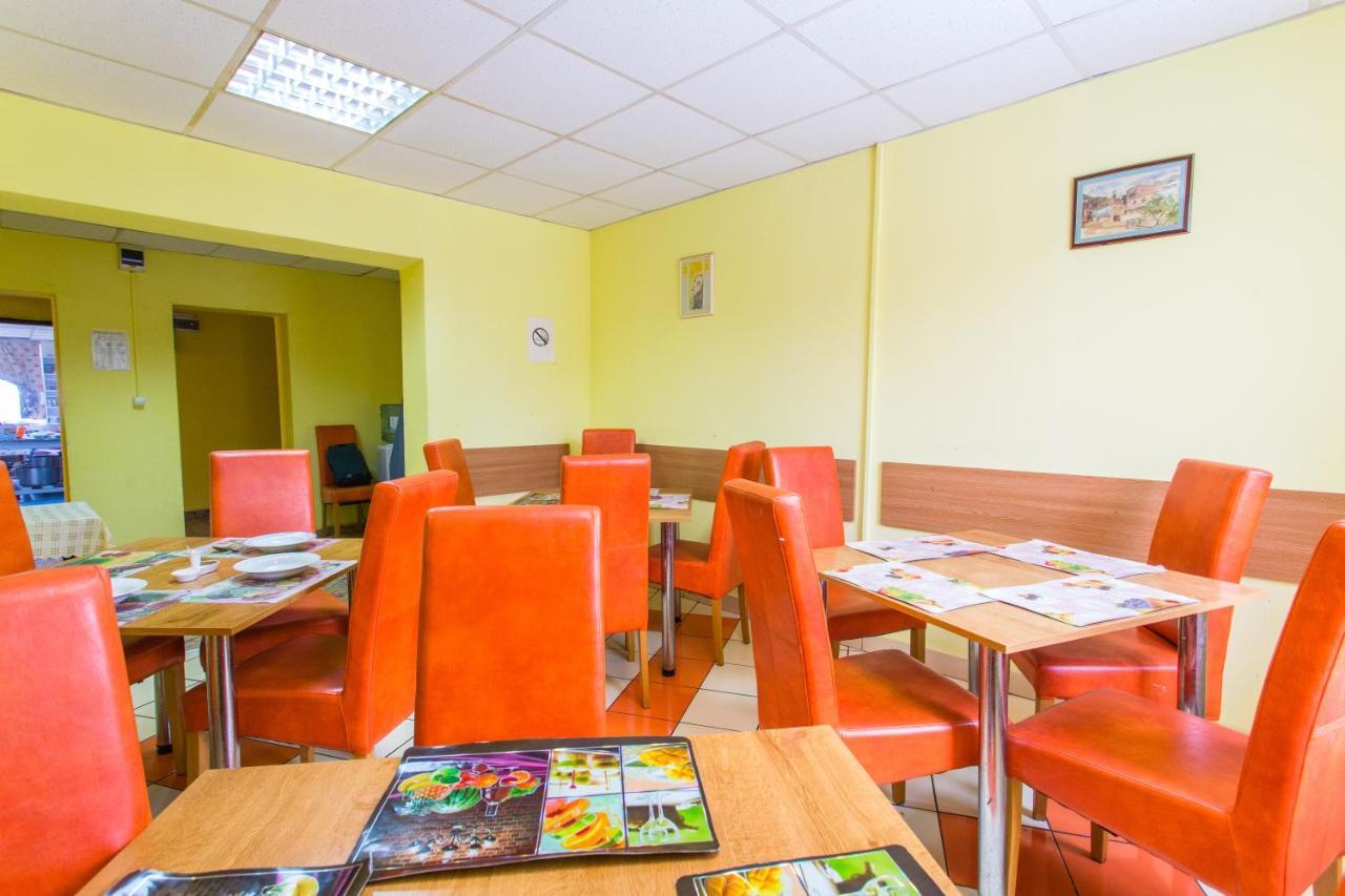 Plopeni Hostel Horia מראה חיצוני תמונה