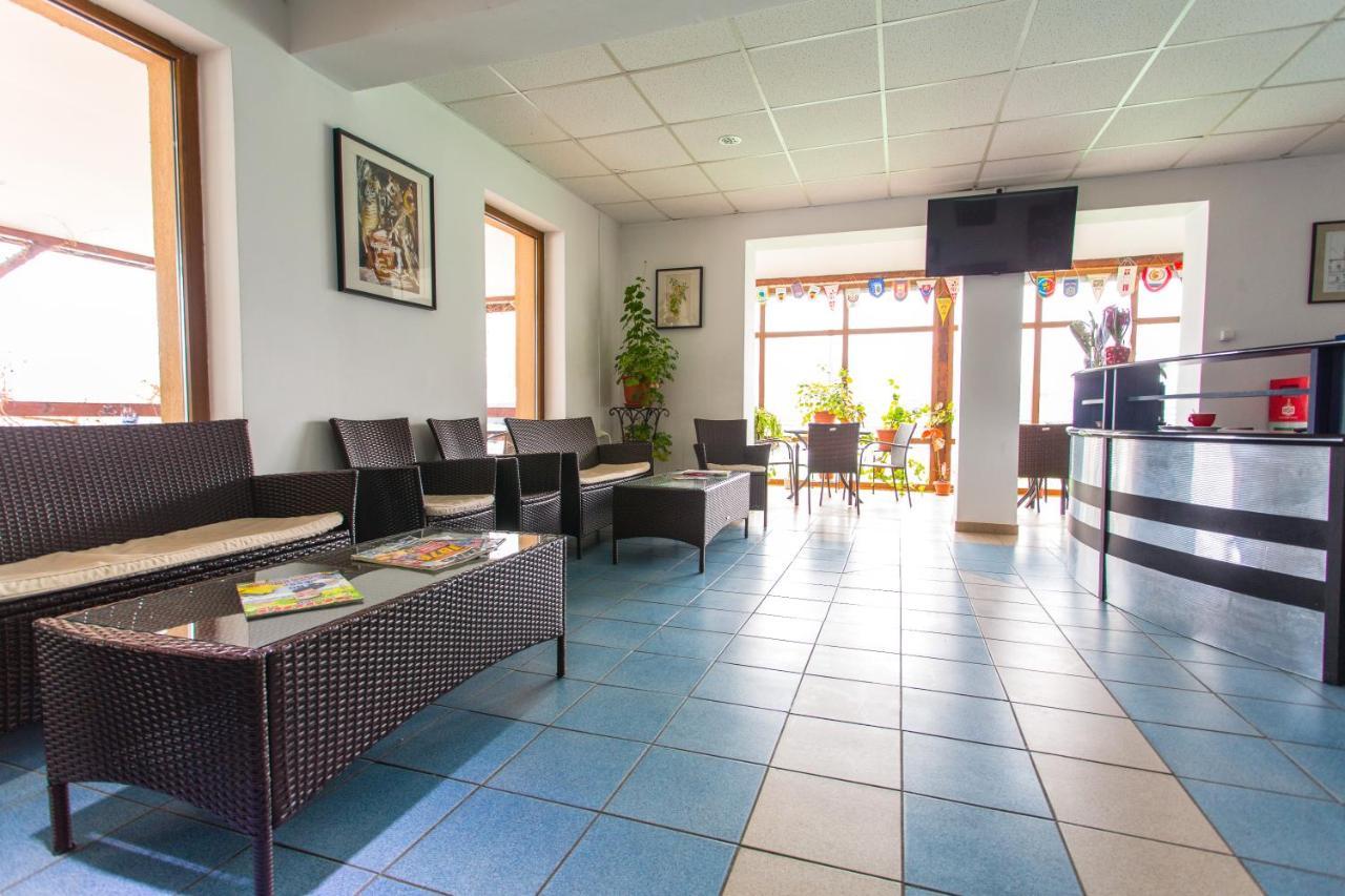 Plopeni Hostel Horia מראה חיצוני תמונה