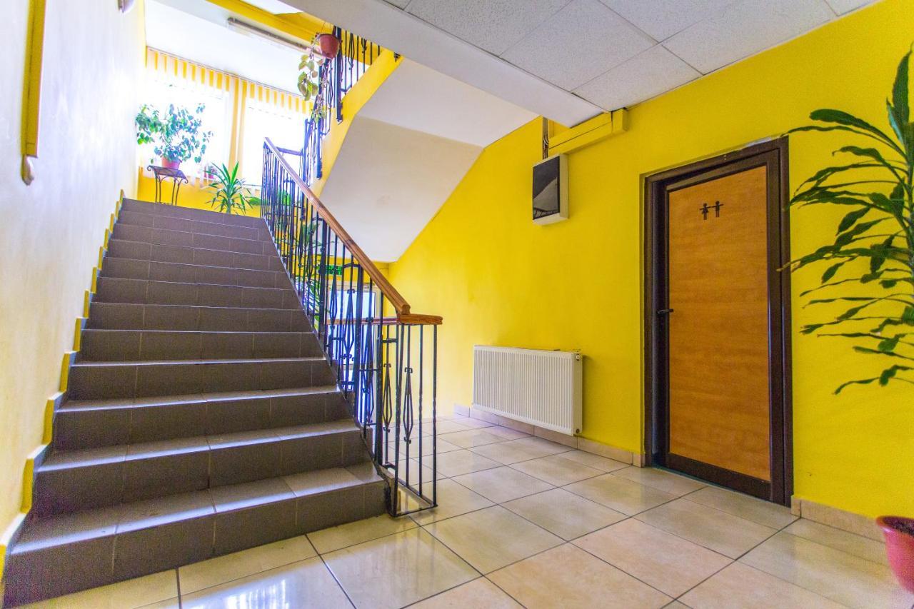 Plopeni Hostel Horia מראה חיצוני תמונה