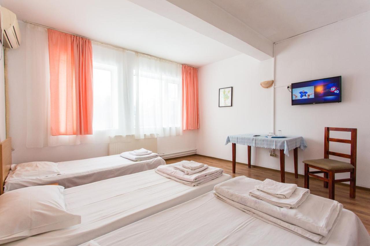 Plopeni Hostel Horia מראה חיצוני תמונה
