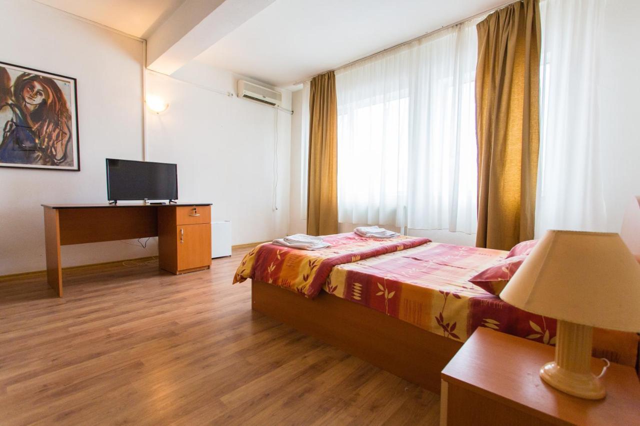 Plopeni Hostel Horia מראה חיצוני תמונה
