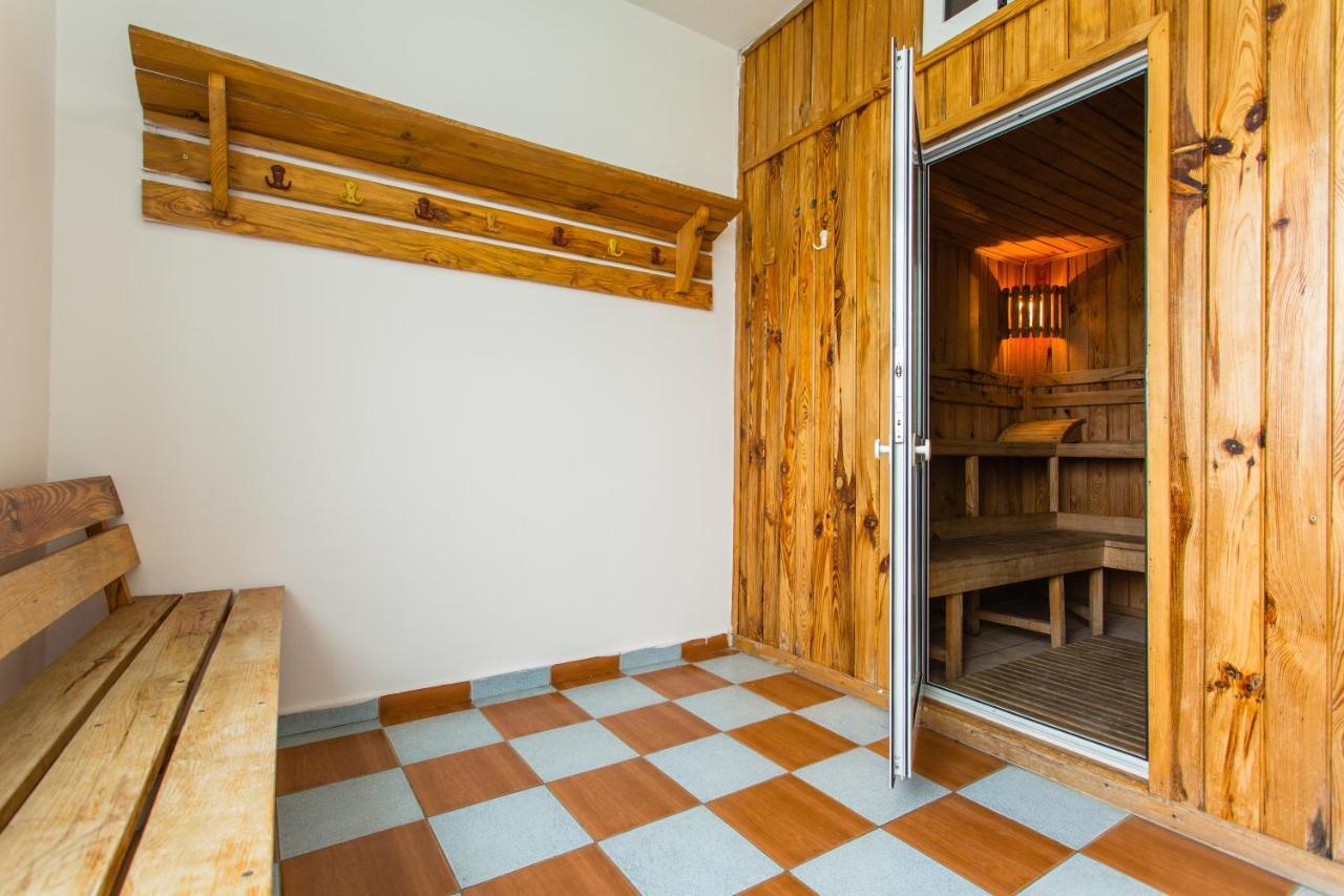 Plopeni Hostel Horia מראה חיצוני תמונה