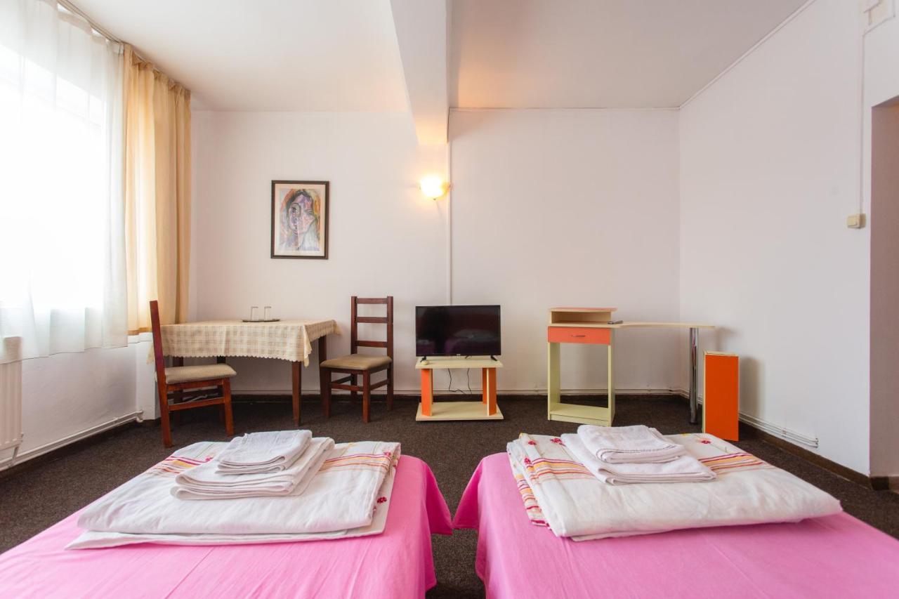 Plopeni Hostel Horia מראה חיצוני תמונה