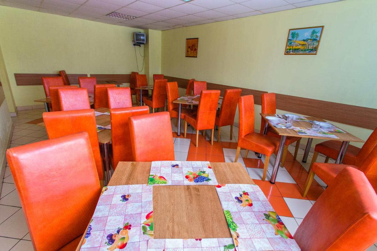 Plopeni Hostel Horia מראה חיצוני תמונה