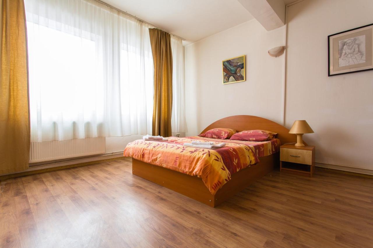 Plopeni Hostel Horia מראה חיצוני תמונה